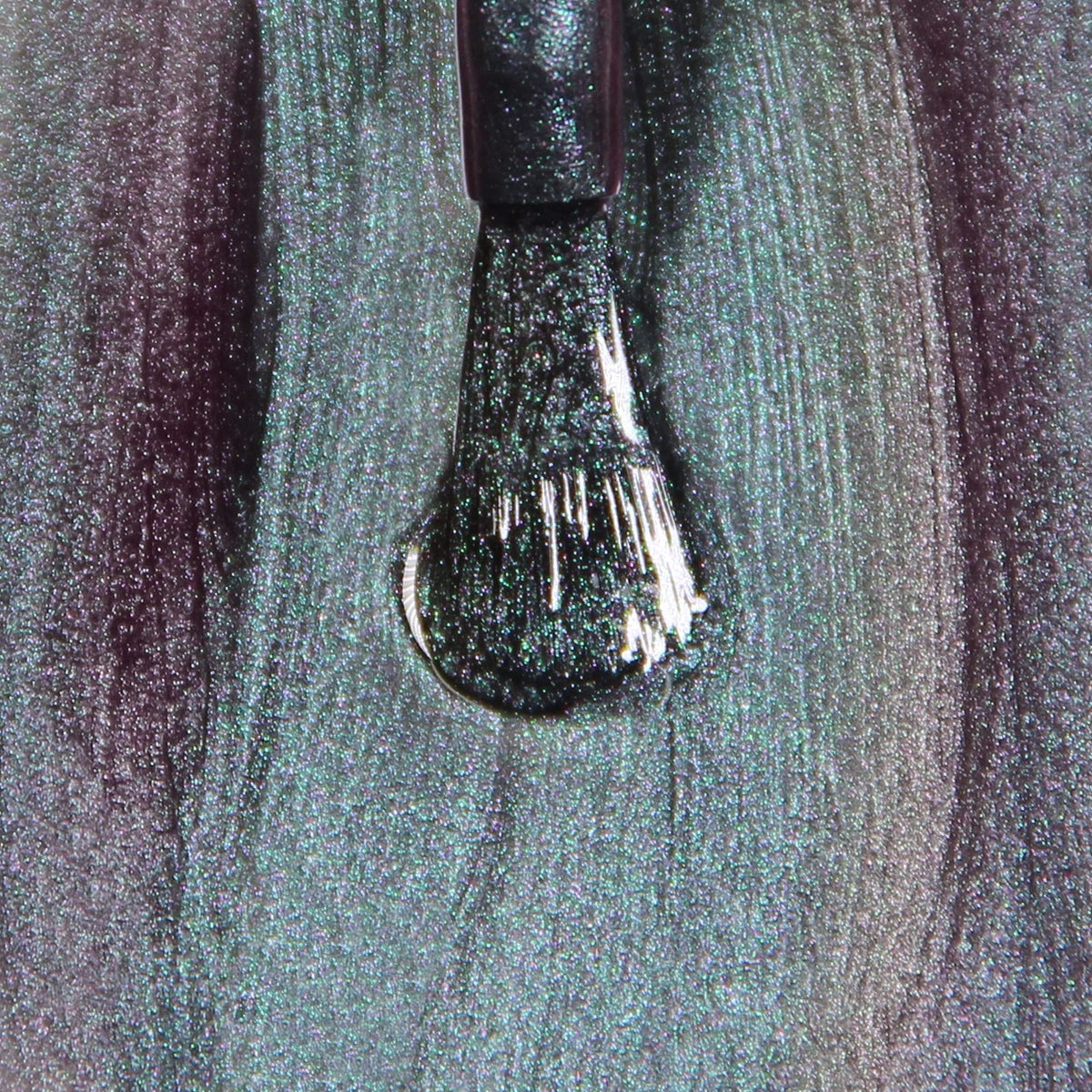 LONDONTOWN pro-contour brush close-up for precise even application benefit