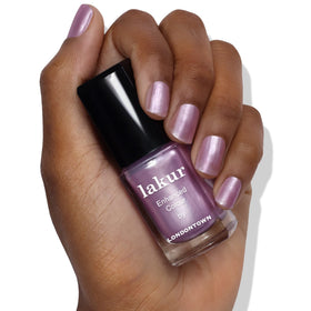LONDONTOWN close-up of polish stroke highlighting smooth, self-leveling texture