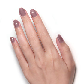 LONDONTOWN swatch on model hand highlighting pink-purple color payoff