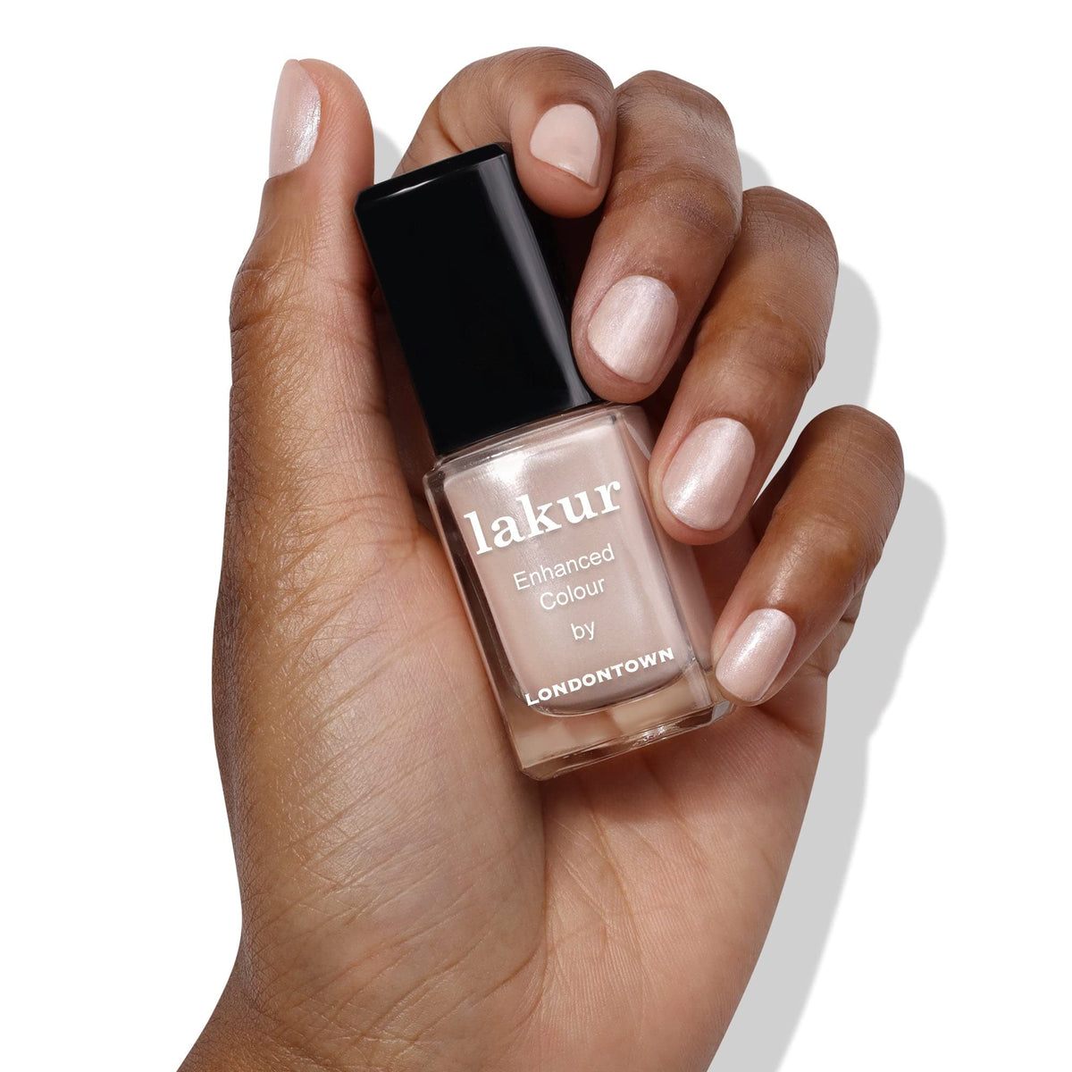 LONDONTOWN polish texture close-up showing creamy pearl formula and glossy shine