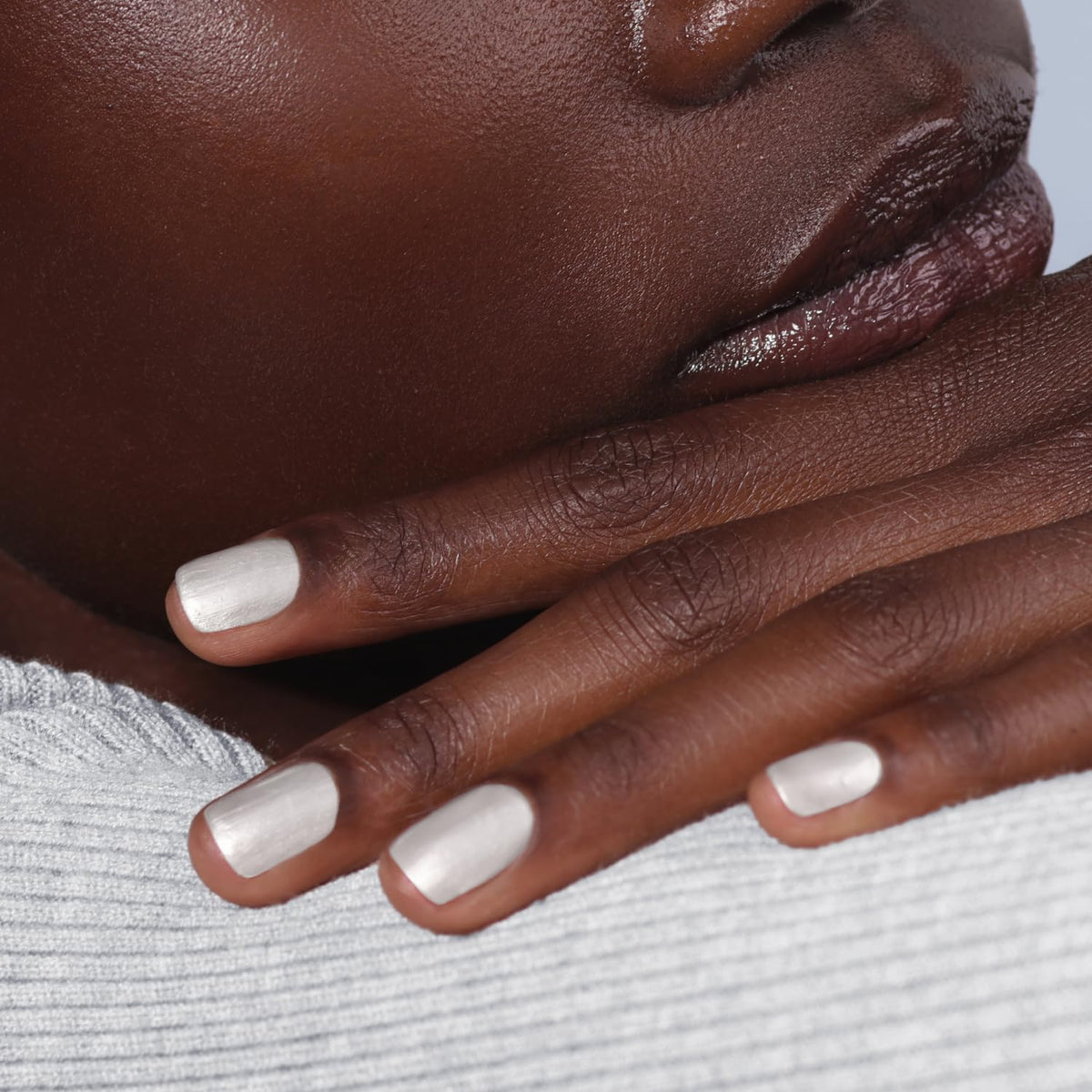 LONDONTOWN lakur texture closeup highlighting smooth self-leveling finish and shine