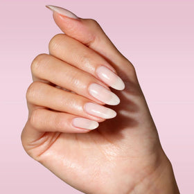 LONDONTOWN lacquer glossy texture close-up demonstrating streak-free shine benefit