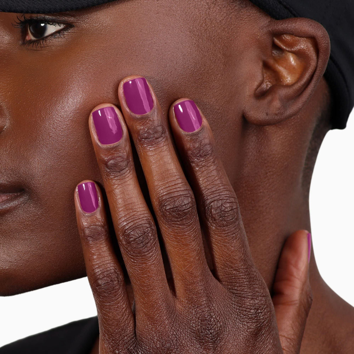 LONDONTOWN Lakur label detail showing 21+ free and vegan formulation benefit