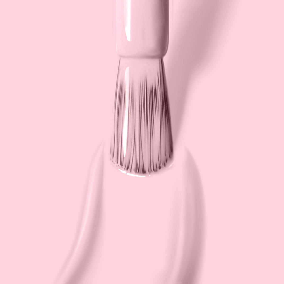 LONDONTOWN pro-contour brush close-up delivering smooth, streak-free application