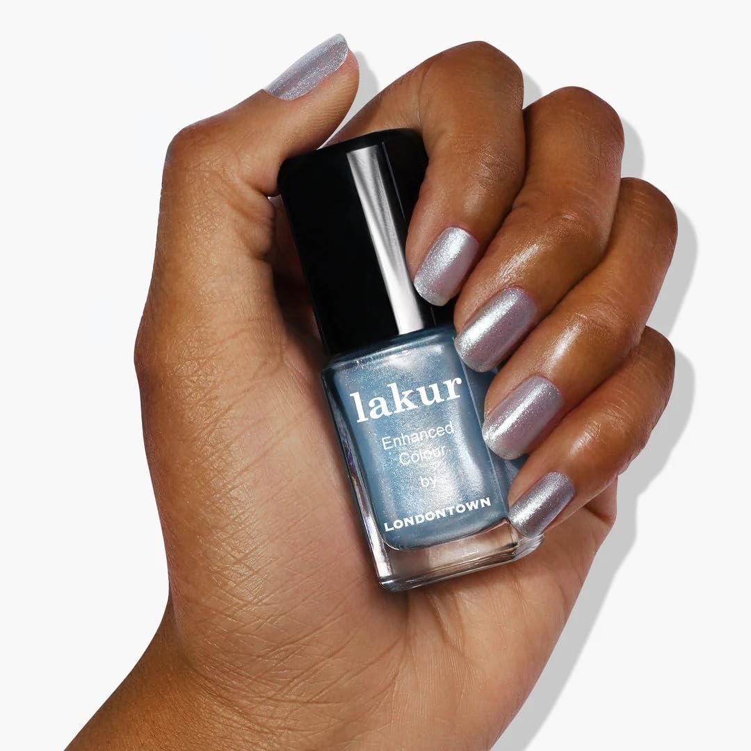 LONDONTOWN brush stroke displaying smooth application and streak-free coverage benefit