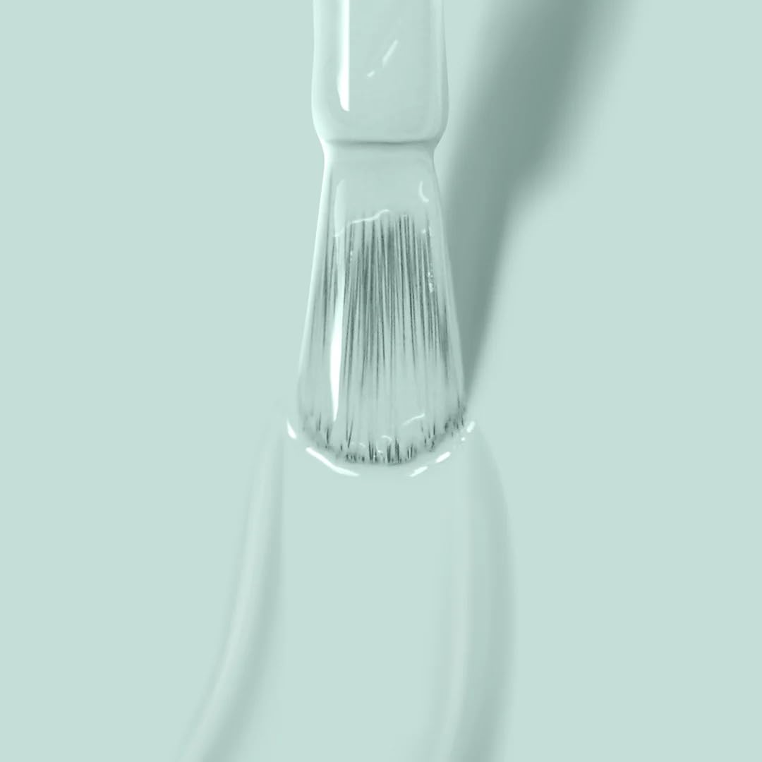 LONDONTOWN bottle close-up label highlighting vegan, 21+ free, and botanical ingredients