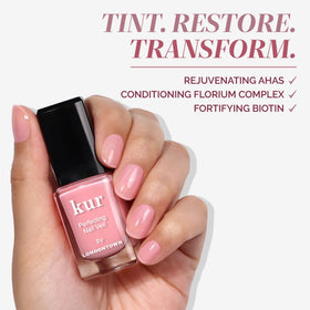 LONDONTOWN polish applied on fingers demonstrating quick five-minute mani benefit