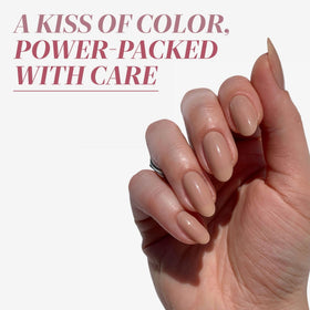 LONDONTOWN brush close-up demonstrating wide applicator for smooth strokes benefit: precise application