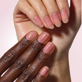 LONDONTOWN application stroke on nail for smooth even coverage