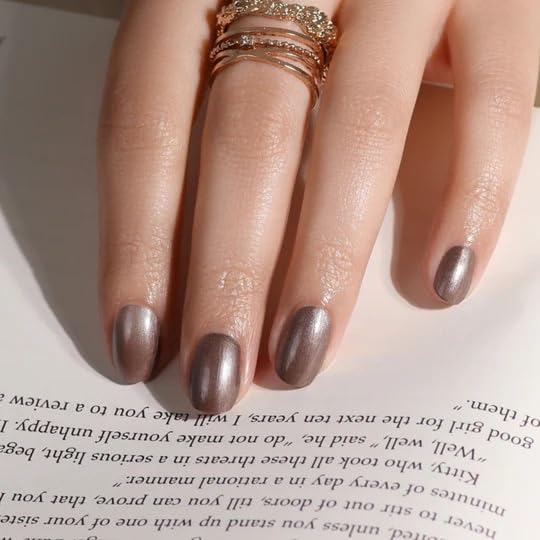 LONDONTOWN swatch on card showing base coat effect for longer-lasting color