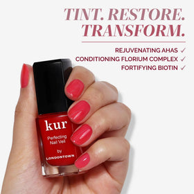 LONDONTOWN glossy texture close-up highlighting smooth finish