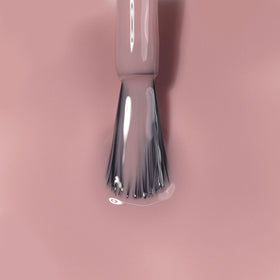 LONDONTOWN texture close-up revealing translucent sheen and smooth coverage benefit