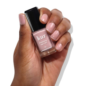 LONDONTOWN top coat glossy finished nail highlighting durable high shine