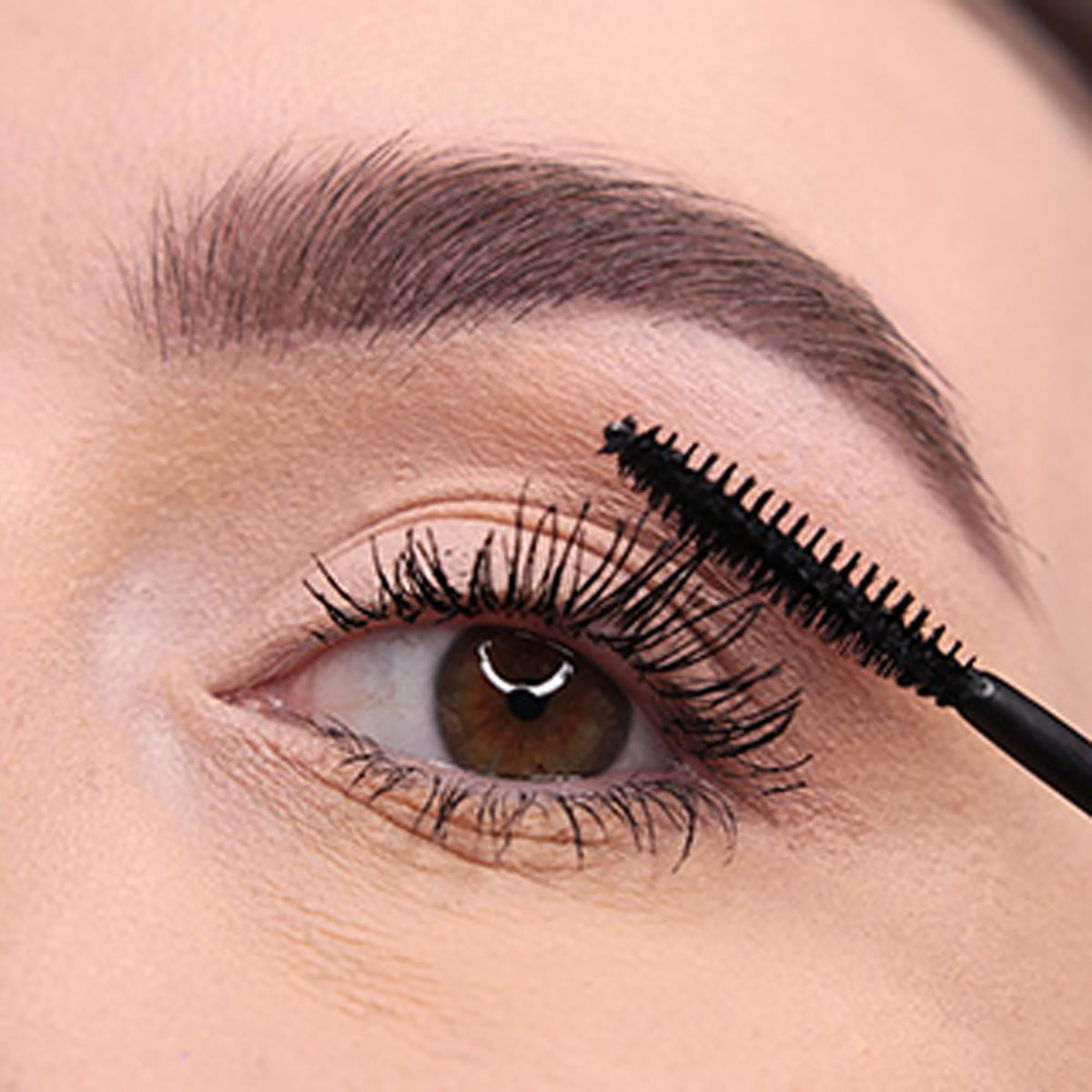 Lord & Berry before and after lashes demonstrating lengthening and volume