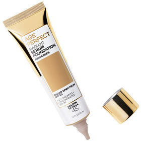 L'Oreal Paris foundation drop on skin texture showing hydrating serum benefit