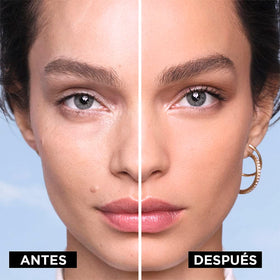 L'Oreal Paris fine powder texture close-up highlighting smooth, blendable finish