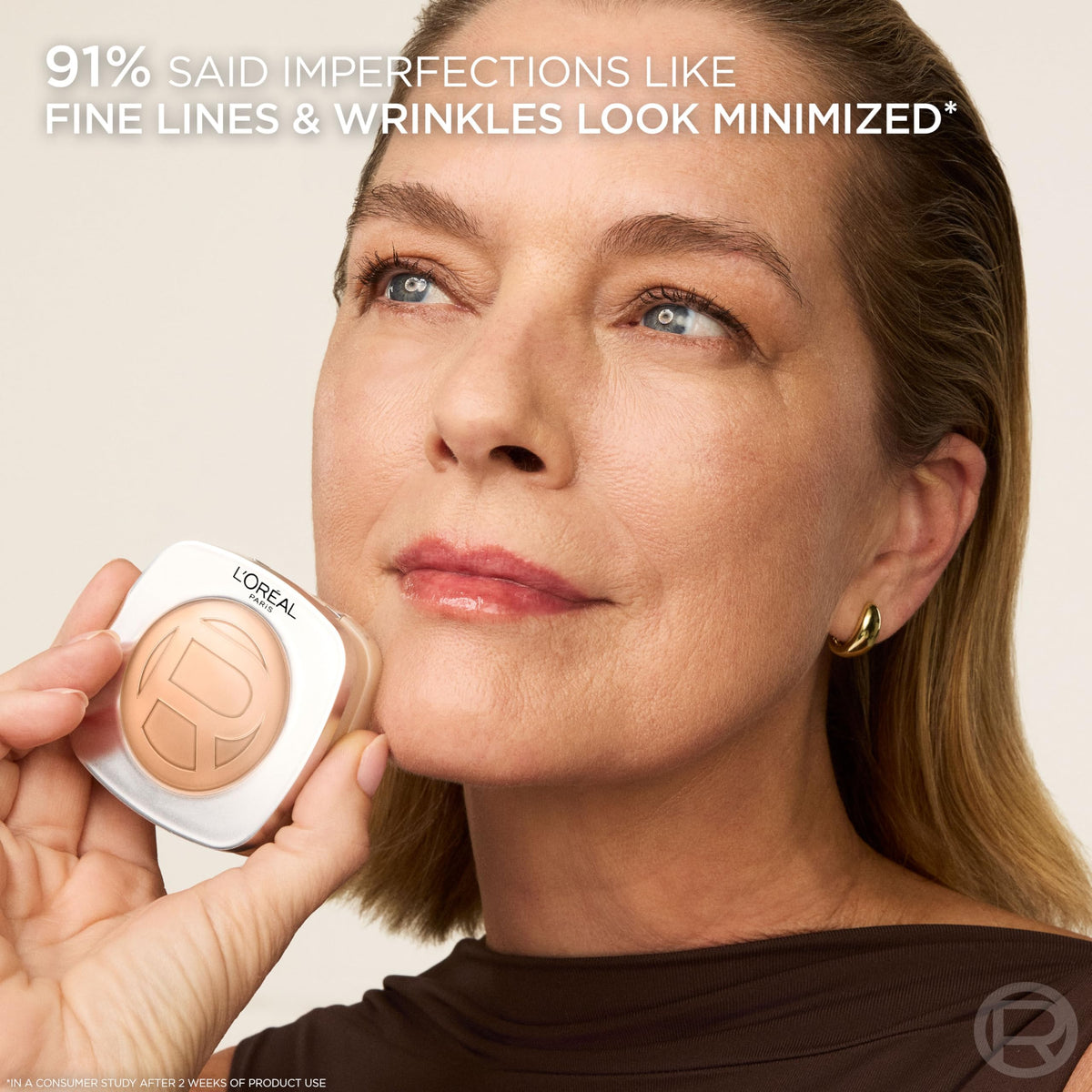 L'Oreal Paris before and after on skin demonstrating blurring and smoothing benefit