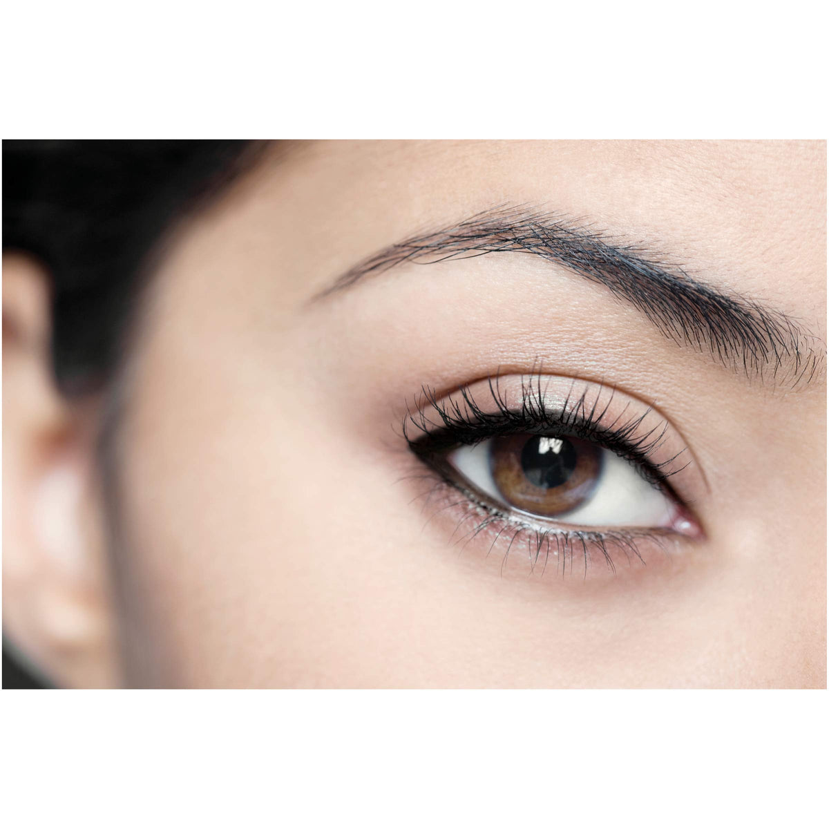 L'Oreal Paris built-in sharpener detail ensures maintained contour shape