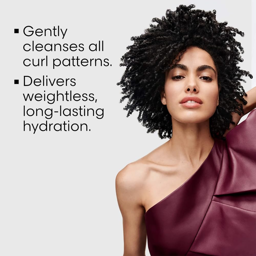 L'Oréal Professionnel shampoo texture close-up showing hydrating lather