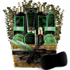 LOVERY basket front packaging shows all 17 spa items, gift-ready presentation