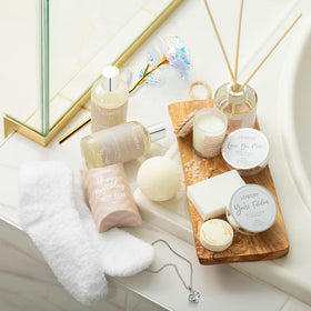 LOVERY essential oil diffuser with reed sticks creating long-lasting room fragrance