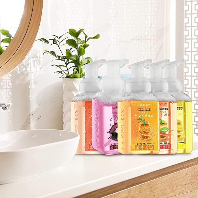 LOVERY label close-up listing fragrances and key natural ingredients for clarity