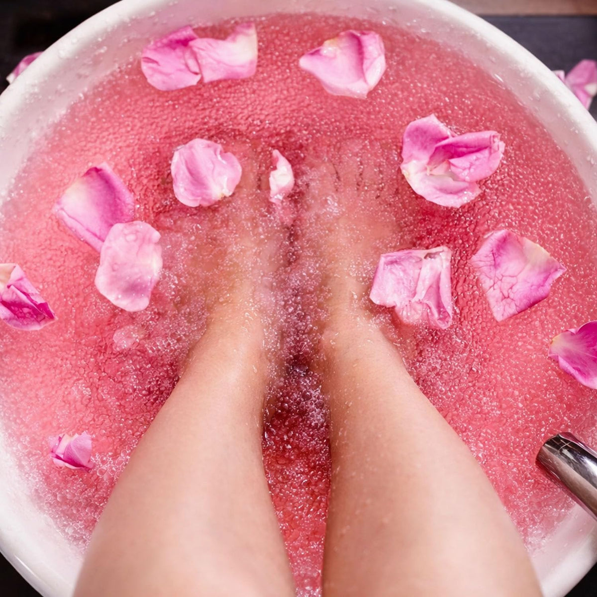 LUIFAC foot soak in basin demonstrating cushioned warm soak