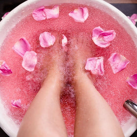 LUIFAC foot soak in basin demonstrating cushioned warm soak