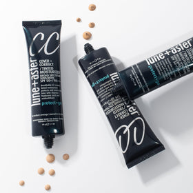 Lune+Aster ingredients label closeup highlighting key actives