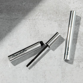 Lune+Aster mascara applied on model eyes for lifted, lengthened look