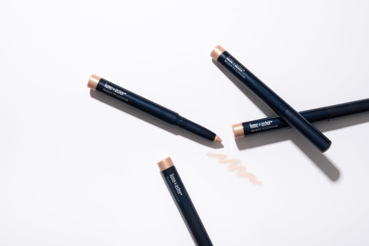 Lune+Aster model applying crayon to inner eye corner for instant brightening