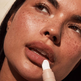 Lux Unfiltered ceramic applicator close-up delivering cooling touch for instant relief