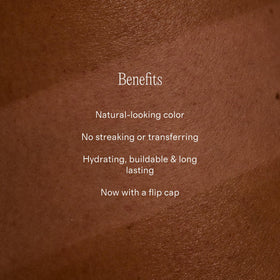 Lux Unfiltered N°32 applying lotion to skin demonstrating even, streak-free coverage