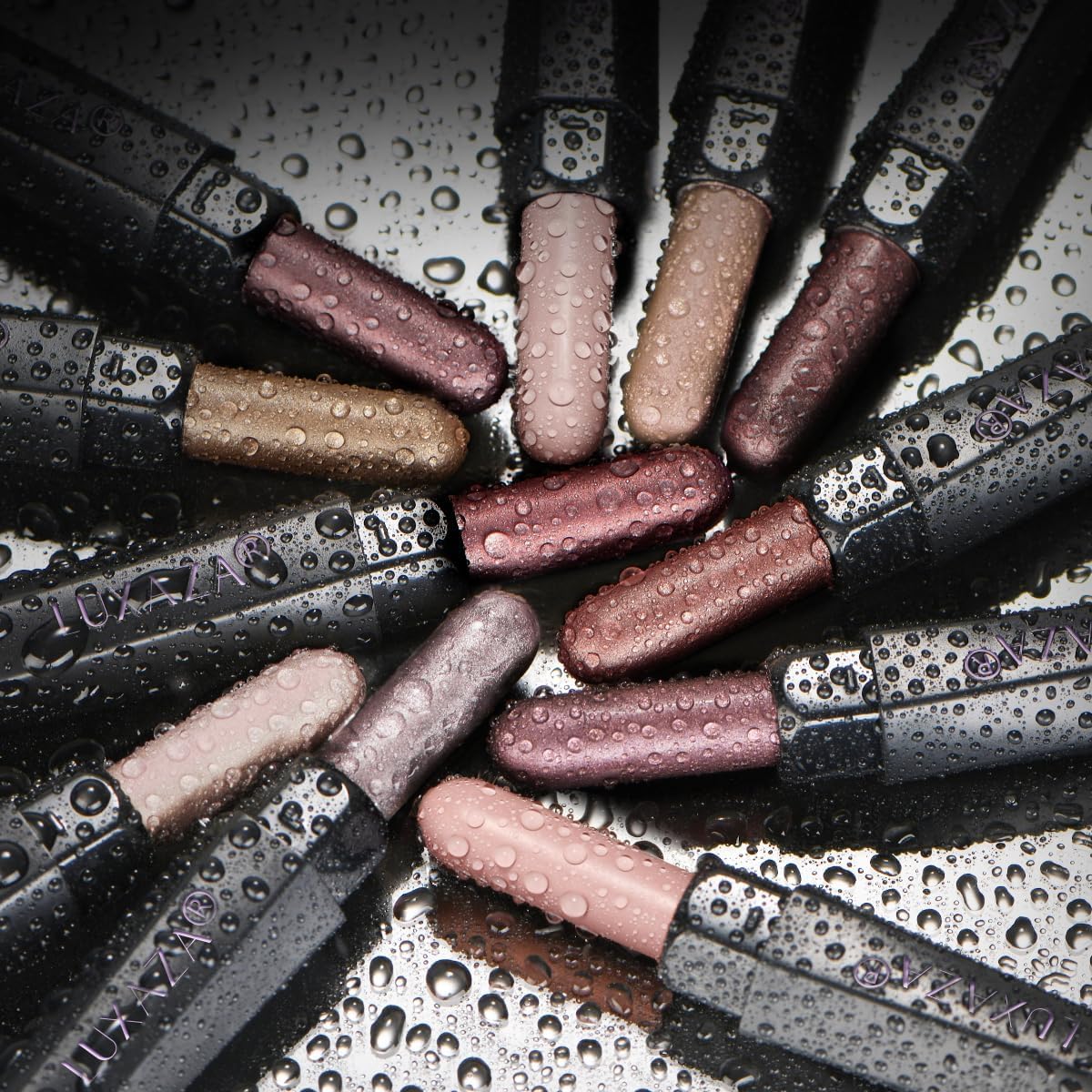 LUXAZA PRO texture close-up of cream-to-powder finish for smooth blendability