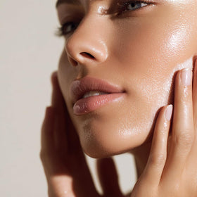 Luxe Beauty pump dispensing lightweight lotion highlighting quick absorption benefit