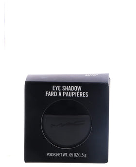 MAC carbon texture close-up displaying fine powder for smooth blending