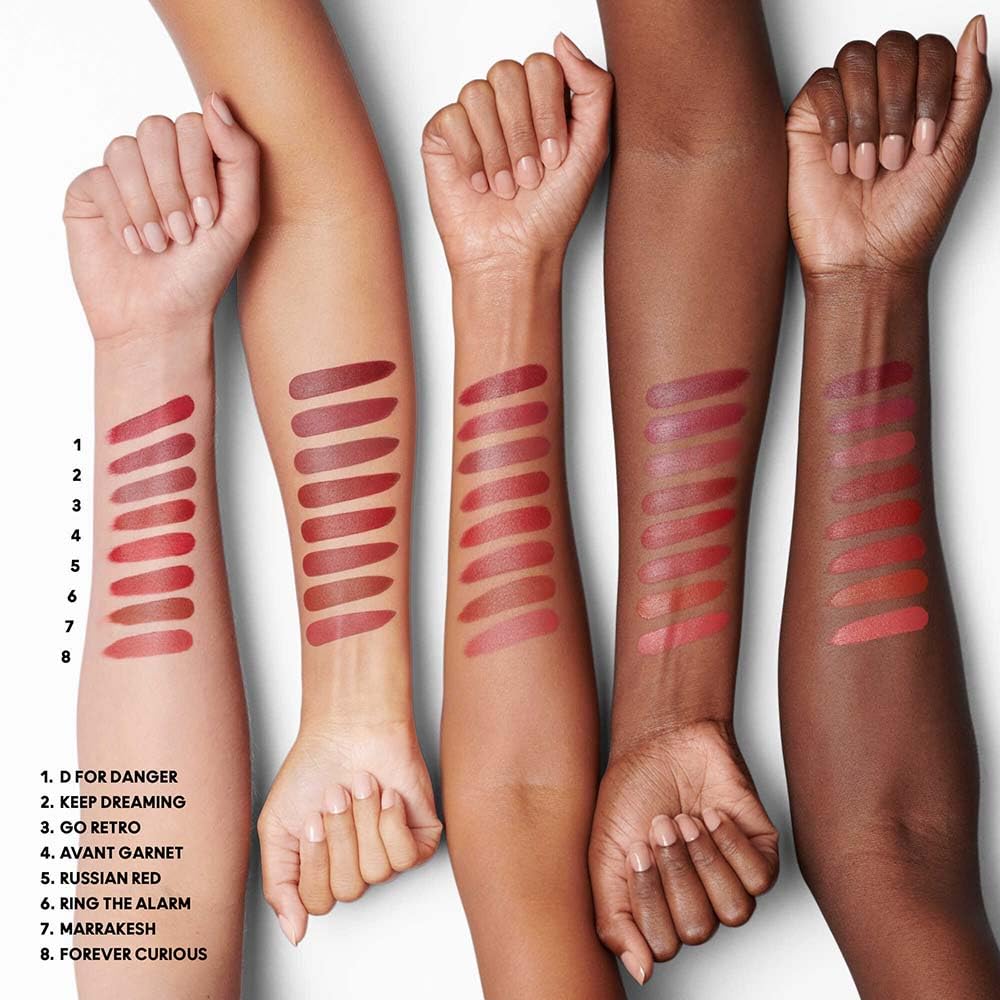 MAC D For Danger applied on model lips showing comfortable matte