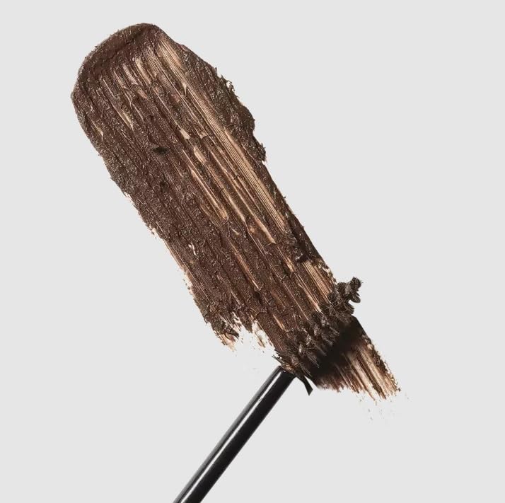 MAC texture close-up displaying gel and microfibres for visible volumizing effect