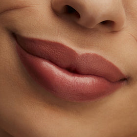 MAC Hug Me texture gloss detail highlighting lustre finish and hydrating sheen