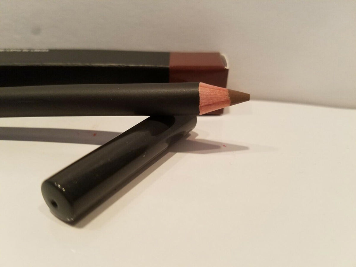 MAC lip pencil applied on model lips demonstrating natural definition and shape
