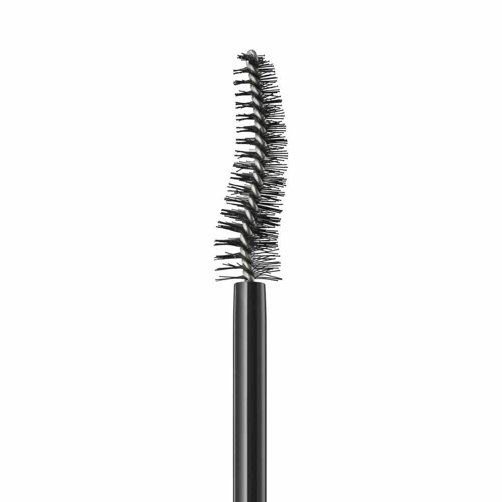 MAC MACStack lashes before and after demonstrating visible volume benefit
