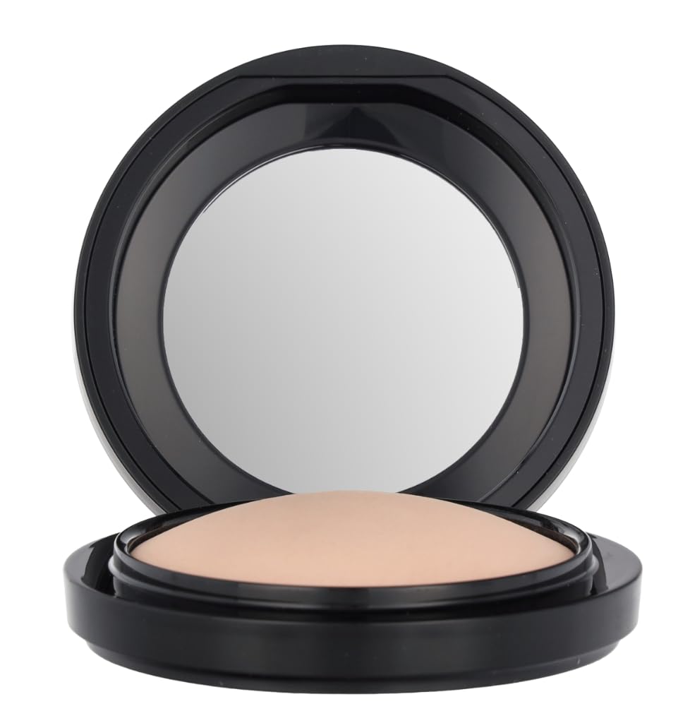MAC Mineralize Skinfinish dome texture close-up highlighting silky minerals and blendability