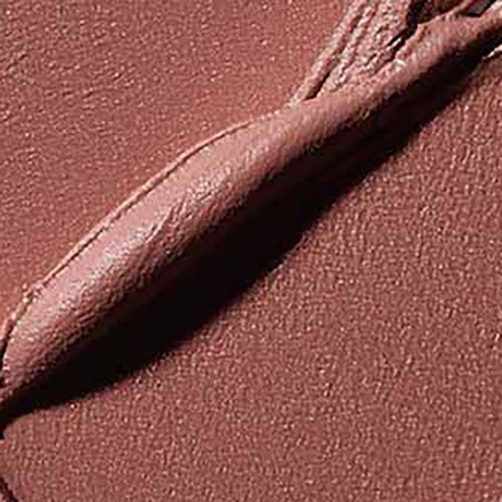 MAC close-up of doe-foot applicator with product, precise application benefit