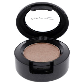 MAC close-up of pan texture revealing smooth pigment payoff benefit