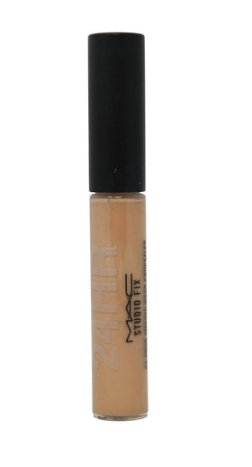 MAC Studio Fix texture close-up displaying smooth blendable formula for natural coverage