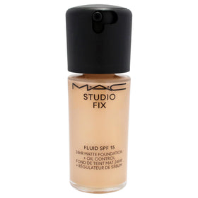 MAC Studio Fix Fluid NC25 pump dispensing foundation for controlled, mess-free application