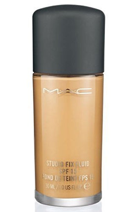 MAC Studio Fix Fluid swatch and texture close-up demonstrating blendable coverage