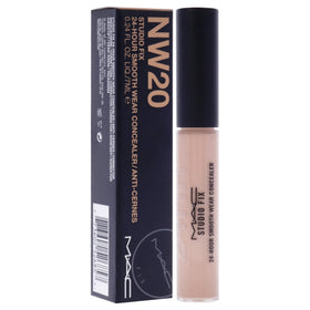 MAC Studio Fix NW20 texture swatches demonstrating buildable, smooth coverage