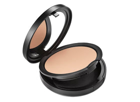 MAC close-up powder texture revealing smooth blendable finish benefit