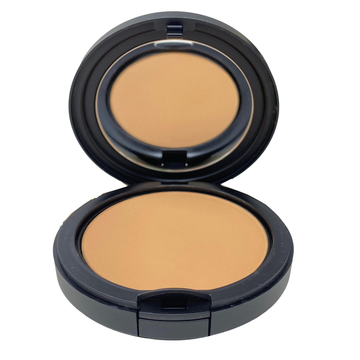 M·A·C powder texture close-up highlighting finely milled finish for smooth, blur-matte coverage
